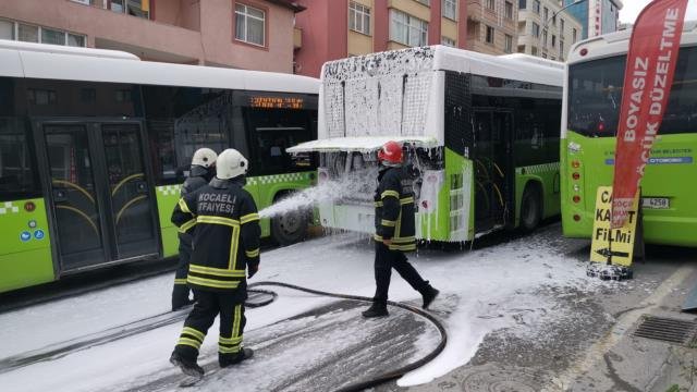 Son dakika… Kocaeli’de yangın çıkan halk otobüsünde hasar oluştu