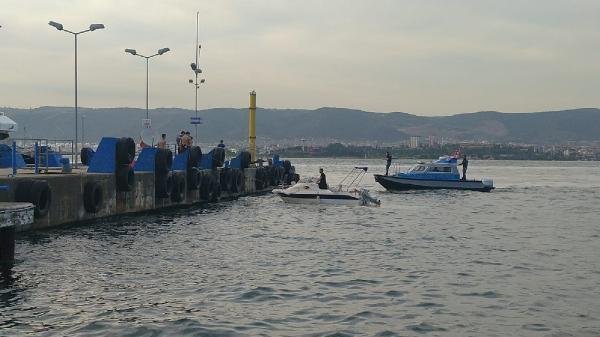 Son Dakika | Su alan teknede mahsur kalan 2 kişiyi deniz polisi kurtardı