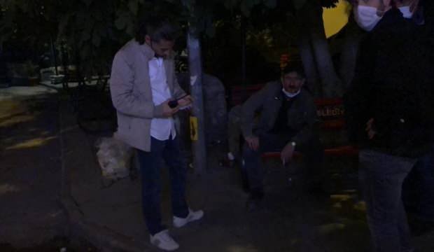 Tartıştığı arkadaşını bıçakladı, bankta oturup sigara içti
