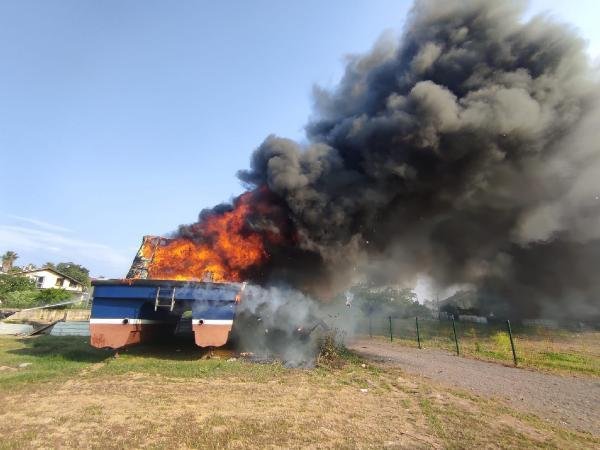 Teknede, 7 saat sonra yeniden yangın çıktı