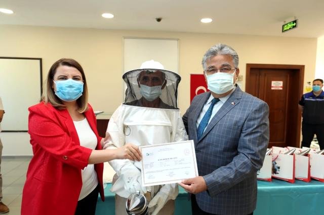 Yeni arı üreticilerine malzeme desteği