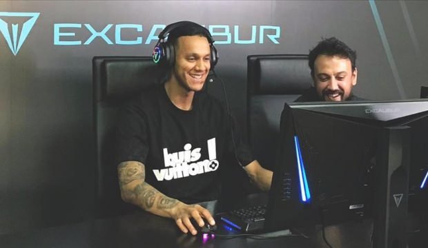 Yıldız futbolcu Excalibur’u tercih etti