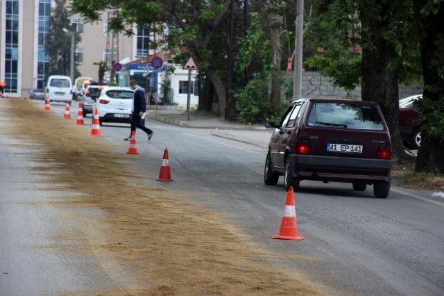 Yola dökülen hidrolik yağı zor anlar yaşattı