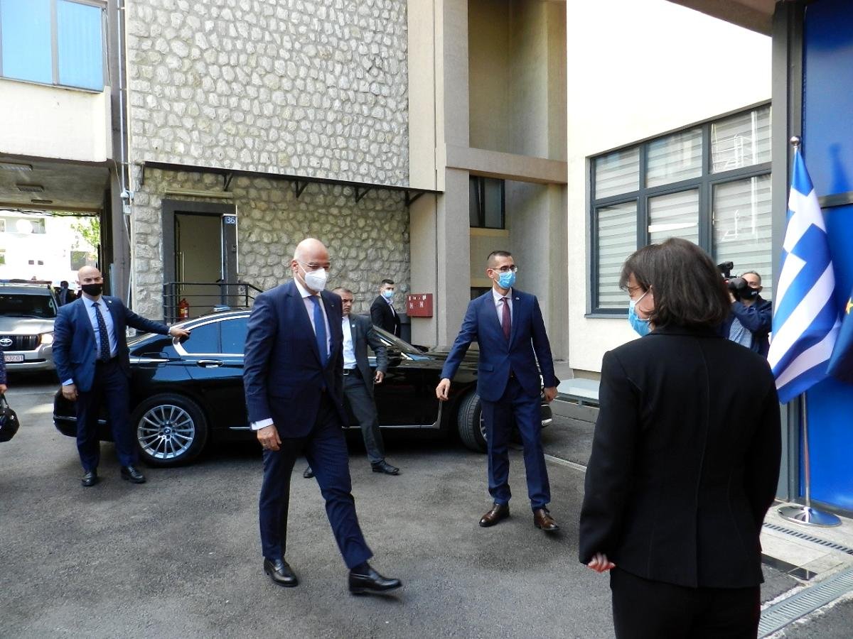 Yunanistan Dışişleri Bakanı Dendias, Kosovalı mevkidaşı ile görüştüDendias: “Ülkenize vize muafiyetinin verilmesinden yanayız”