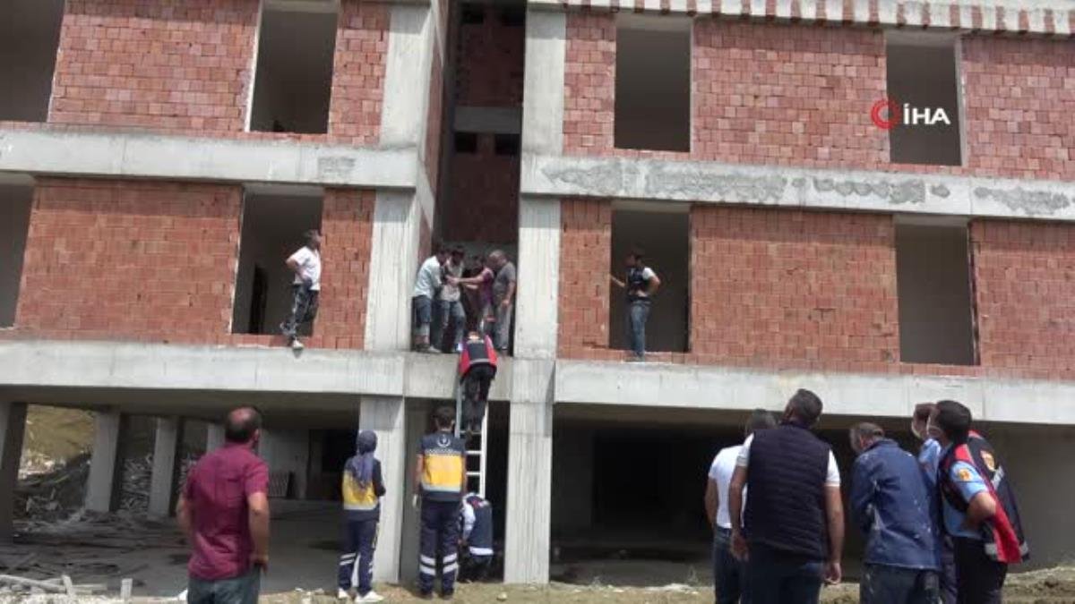 11 kattan düşerek ölen babasının başında gözyaşları döktü
