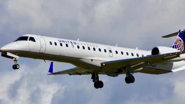 ABD’de bir yolcu, kalkış sırasında uçaktan atladı