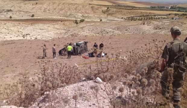 Adıyaman’da tarlaya yuvarlanan araçtaki 4 kişiden biri öldü, 3 yaralı