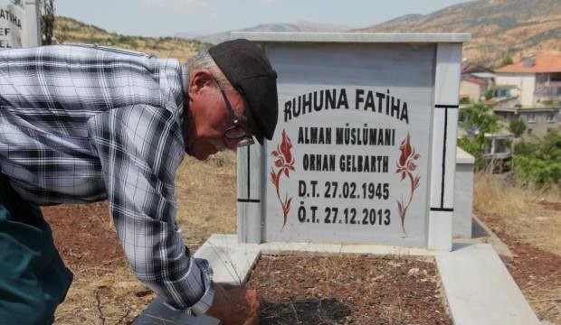 Alman vatandaşının mezarı başında 8 yıldır her cuma dua ediyor