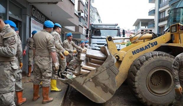 Arhavi’de hasar tespit ve temizlik çalışmaları devam ediyor