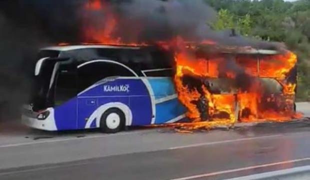 Arızalanan otobüste çıkan yangın aracı küle çevirdi