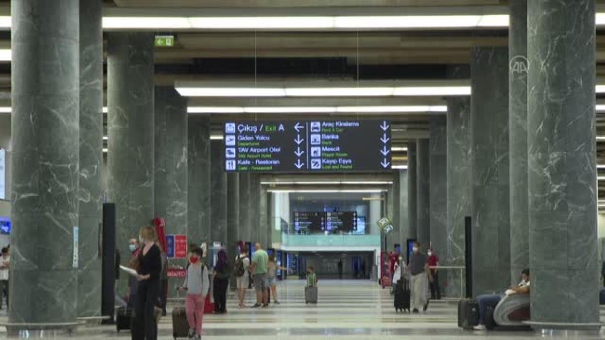 Aşılamada ilk 10 il arasında yer alan İzmir’de vaka sayıları düşmeye devam ediyor