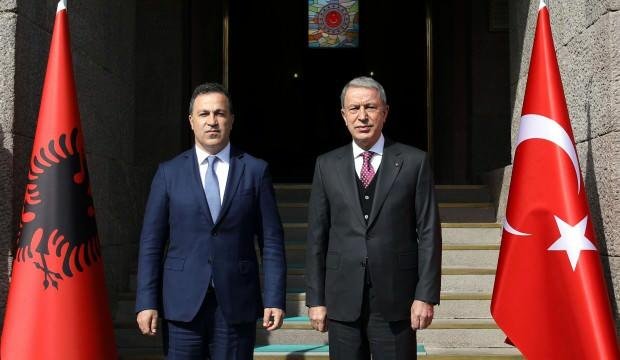 Bakan Akar, Arnavut mevkidaşıyla telefonda görüştü