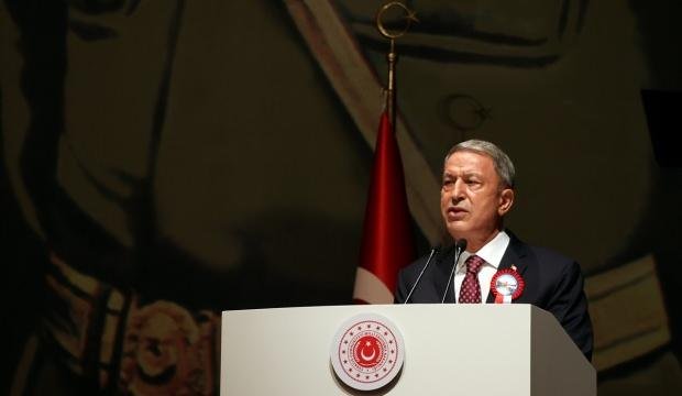 Bakan Akar, yeni mezunlara  savaşların nasıl kazanılacağını anlattı