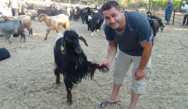 Beslediği keçi ile yaptığı pazarlık gülümsetti!