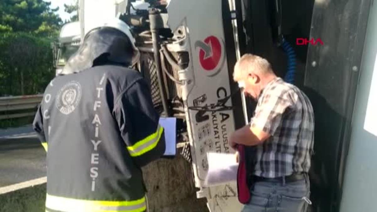 BETON BARİYERLERİN ÜZERİNE DEVRİLEN TIR’DAN KURTULDU