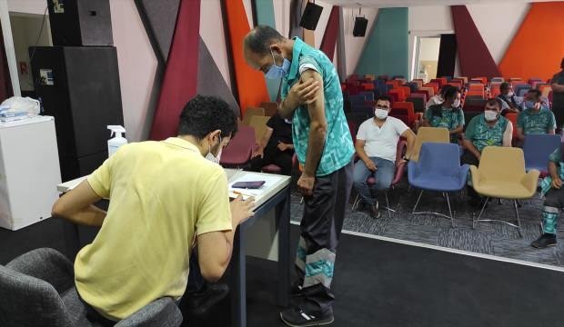 Beyoğlu’nda yerinde aşı uygulaması yapılıyor