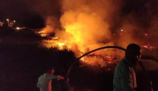 Burdur Gölü’ndeki sazlıkta çıkan yangın yürekleri ağza getirdi