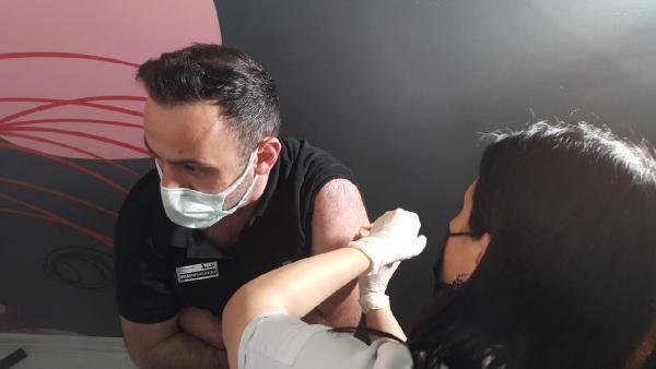 Bursa’da AVM’lerde ve meydanlarda aşı stantları kuruldu
