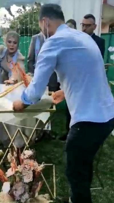 Çiçeği burnunda çifti üzen kaza