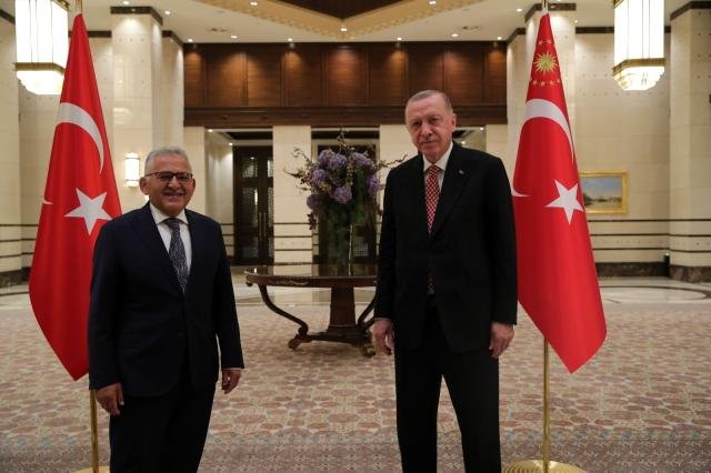 Cumhurbaşkanı Erdoğan, Büyükkılıç’ın da olduğu 40 belediye başkanı ile görüştü