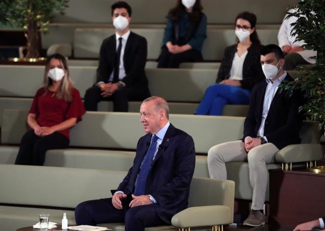 Cumhurbaşkanı Erdoğan, doktora öğrencileriyle “Kütüphane Söyleşileri”nde buluştu: (1)