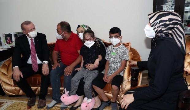 Cumhurbaşkanı Erdoğan, konuk olduğu ailenin doğacak bebeğinin ismini verdi