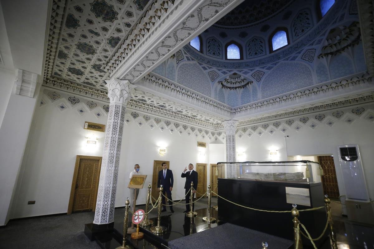 Cumhurbaşkanı Yardımcısı Fuat Oktay, Taşkent’in tarihi Hz. İmam Camisi’ni ziyaret etti