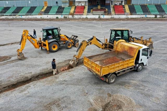 Derince Belediyespor stadı yenileniyor