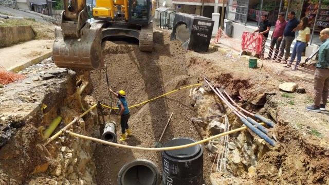 Dilovası’nda sağlıklı altyapı çalışmaları sürüyor