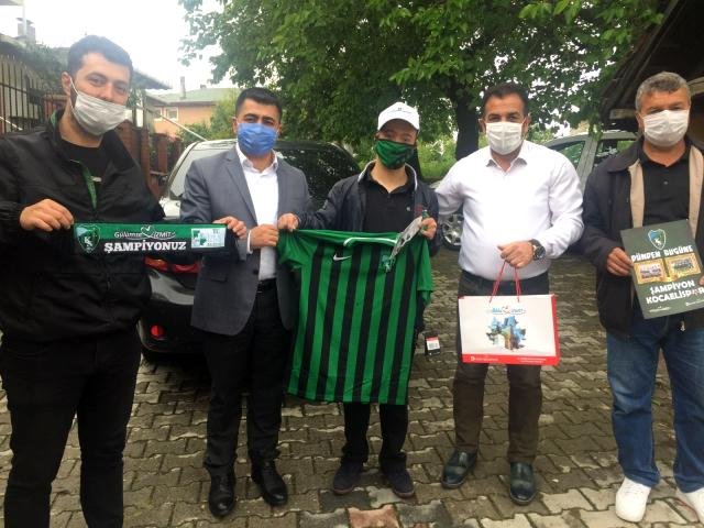 Down sendromlu Murat’a Hürriyet’ten forma hediyesi