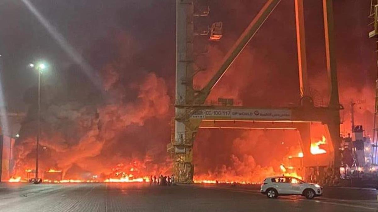Dubai’de büyük patlama! Alevler gökyüzünü aydınlattı