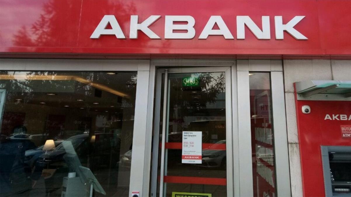 Dünya bankacılık tarihinde bir ilk! Akbank’ta sistem çökeli tam 31 saat oldu, tepkiler çığ gibi büyüyor