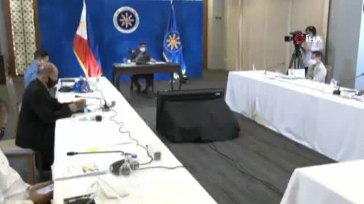 Filipinler Devlet Başkanı Duterte: “Ya aşı olursunuz ya da sizi hapse atarım”