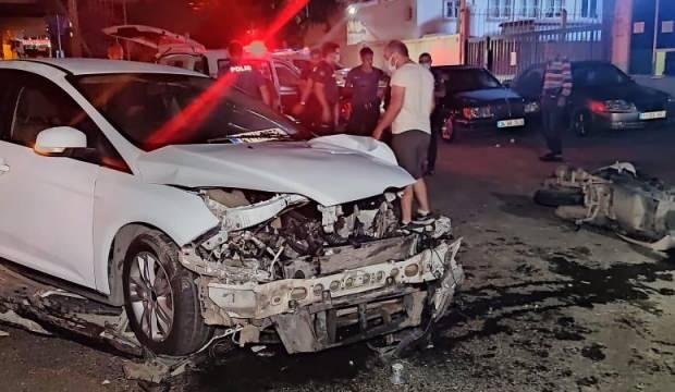 Gaziosmanpaşa’da otomobil ile motosiklet çarpıştı: 1’i ağır 2 kişi yaralandı