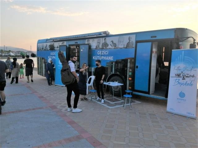 Gezici Kütüphane Başiskele Sahili’nde
