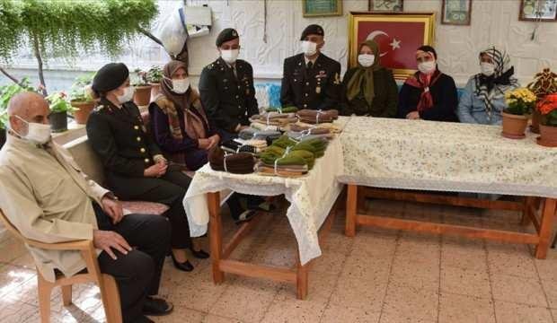 Havva ninenin ördüğü patikler Ağrı’daki Mehmetçiklere ulaştı