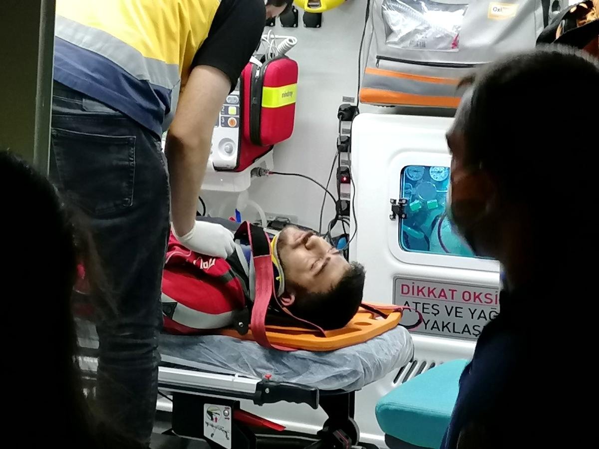 Hızını alamayıp karşı şeride uçtu: 1 yaralı