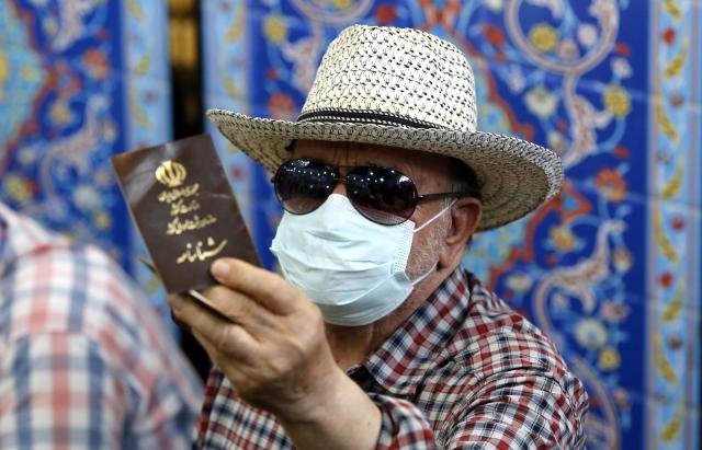 İran’da halk cumhurbaşkanlığı seçimi için sandık başında