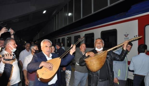 Karslılar 1.5 yıl sonra gelen Doğu Ekspresi’ni böyle karşıladı
