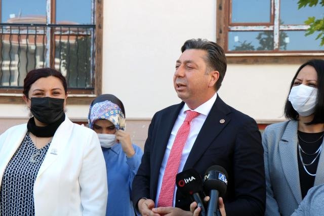 Kendirli’den ‘TOKİ’ açıklaması: “İş makinaları çalışırken hamaset yapılmasını kabul etmiyorum”