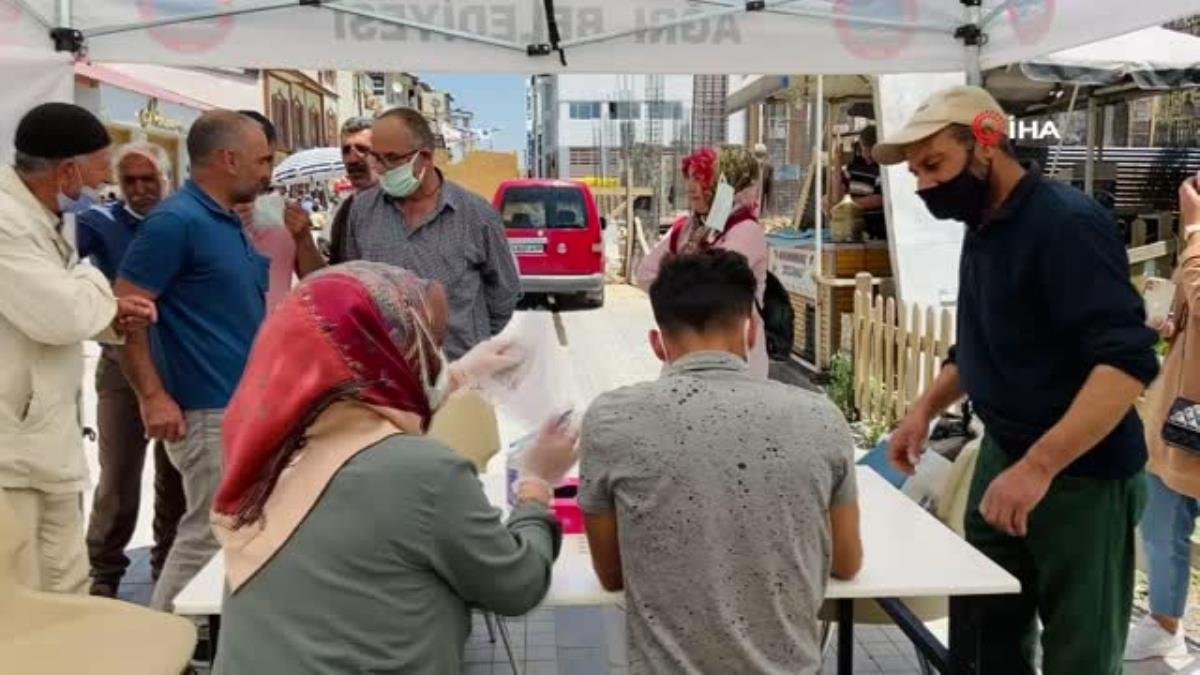 Kırmızı kategoride olan Ağrı’da mobil aşı standları ilgi görüyor
