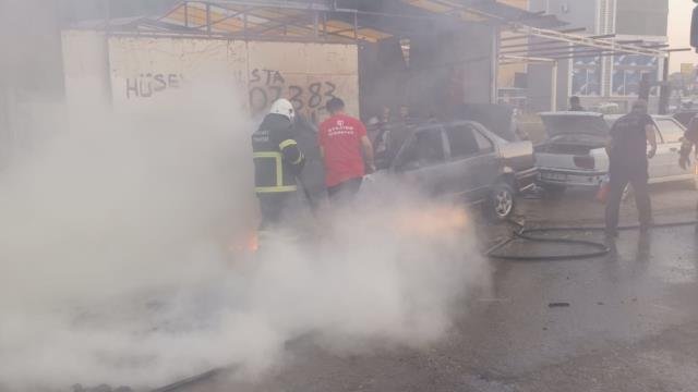 Kocaeli’de kaynak yapılırken alev alan otomobil kullanılamaz hale geldi