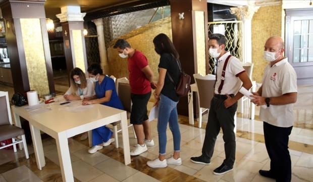 Kuşadası ve Didim’deki otellere aşı istasyonları kuruldu