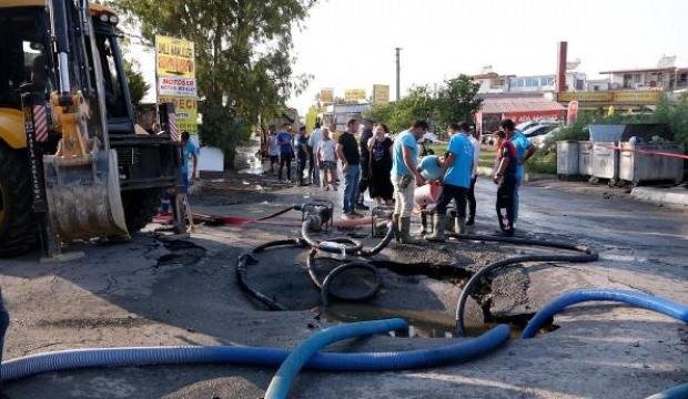 Kuşadası’nda patlayan lağımın suları denize karıştı