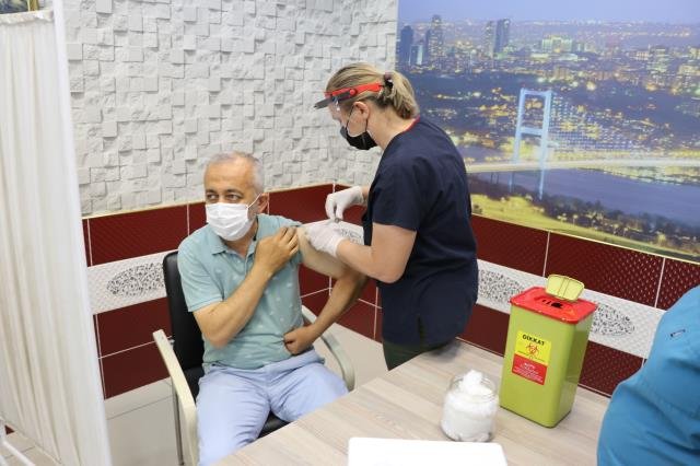 Manisa Şehirlerarası Otobüs Terminali’nde Kovid-19 aşı uygulaması başlatıldı