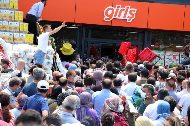 Markette indirim izdihamı
