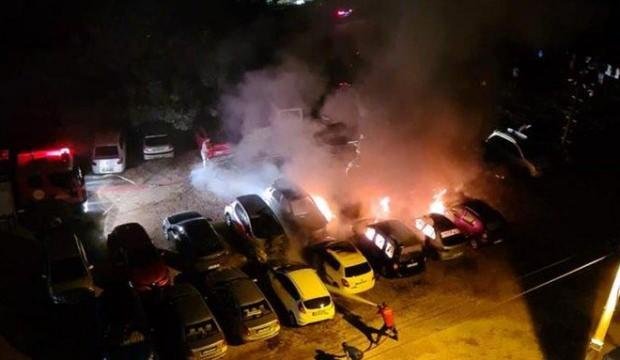 Mersin’de otellerin kullandığı otoparkta 12 araç cayır cayır yandı