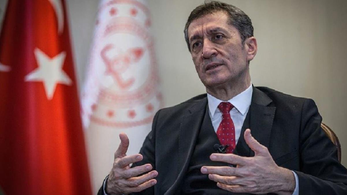 Milli Eğitim Bakanı Selçuk, kardeşinin okullara 25 milyon liralık satış yaptığı iddialarını yalanladı