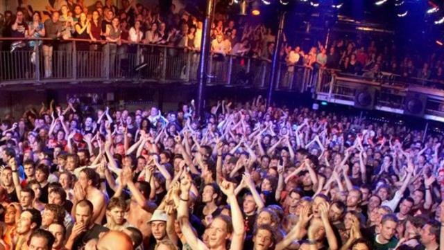 Mutlulukları kısa sürdü! Büyük umutlarla korona yasaklarını kaldıran Hollanda’da kabus yeniden başladı