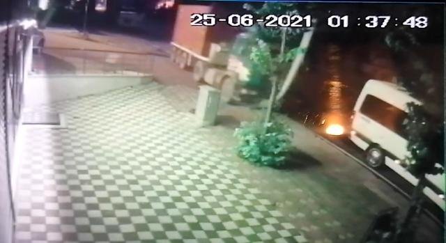 Park halindeyken freni boşalan tır 6 aracı böyle biçti
